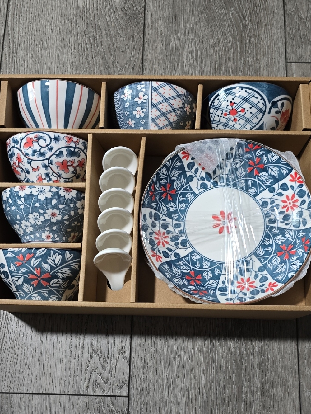 14-PIECE JAPANESE DINNERWARE SET, Blue Floral Ceramic Bowl and Plate Set